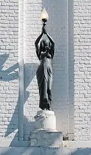 Statue de prêtresse de l'Égypte antique.