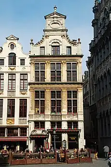 Maison du Heaume, dont Pierre van Dievoet aurait été l'architecte en plus de sculpteur.