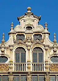 Détail du pignon en 2011, sans le compas.