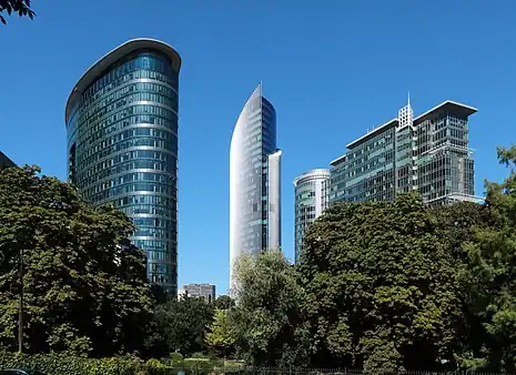 Covent Garden, Tour Iris et Botanic Buildingvus depuis le boulevard du Jardin botanique.