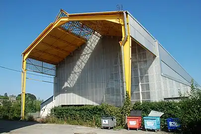 La façade méridionale, dirigée vers les Grands bureaux de l'usine Henricot n°2.