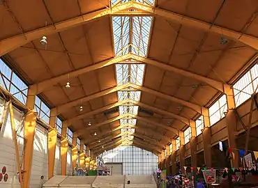 Le plafond et sa verrière.