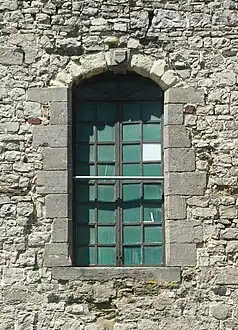 Fenêtre du premier étage avec l'écu de la famille de Spanghen.