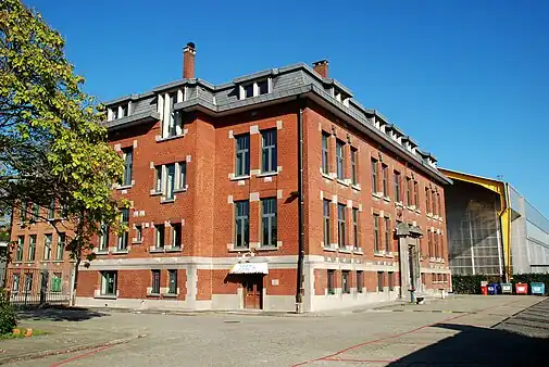 Les «&nbsp;Grands bureaux&nbsp;» (1926) et le «&nbsp;Parc à Mitrailles&nbsp;» (1951).