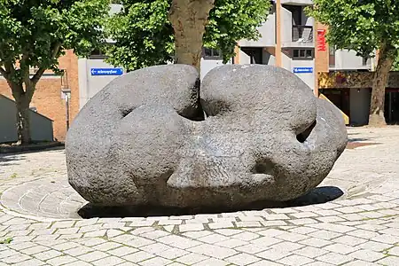 Fontaine Galilée (Jean Willame), surnommée la «&nbsp;Crotte de mammouth&nbsp;» .