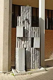 Fontaine aux masques (1981).