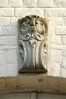 Clé d'arc sculptée.