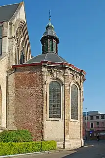 L'abside baroque polygonale.