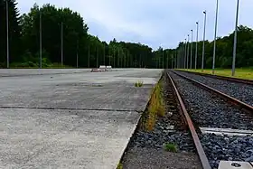 Plateforme de transfert rail-air sur l'emprise de la base aérienne.