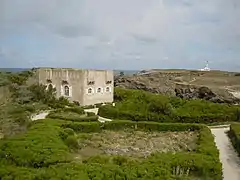 Fort Sarah-Bernhardt et phare des Poulains