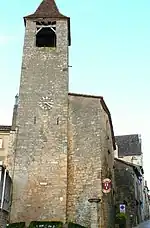 Tour des Filhols (office du tourisme) - XIe&nbsp;siècle. Le beffroi a été aménagé en 1450 et abrite la cloche municipale dite "cloche des Consuls" datant de 1679