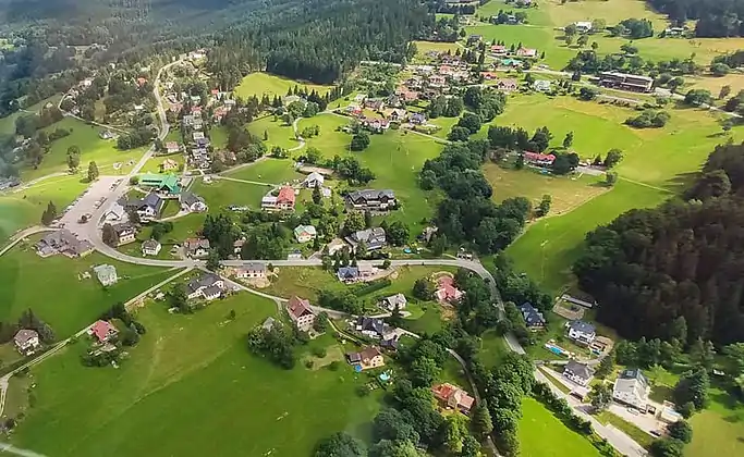 Benecko : vue aérienne.