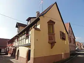 Maison avec oriel de 1618.