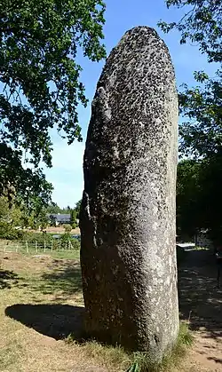 Image illustrative de l’article Menhir de Kerampeulven