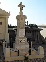 Le monument aux morts près de l'église (sept.&nbsp;2009)