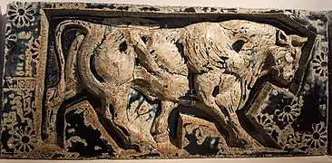 Paul Jouve et Alexandre Bigot, Taureau (pièce de la frise de la porte monumentale de l'Exposition universelle), 1900, Budapest, Musée hongrois des arts décoratifs.