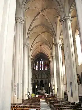 Intérieur de l'église Saint-Cerneuf