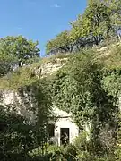 Ancien habitat troglodytique dans une carrière