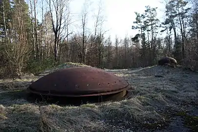 Dessus du bloc 8, avec sa tourelle de 75&nbsp;mm.