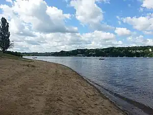 La plage de Bonnu au lac de Chambon en 2016.