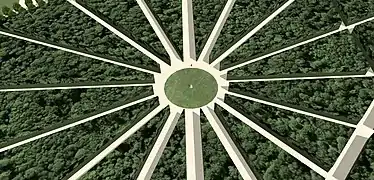 Le bosquet de l'Etoile, dans les jardins du château de Montgeron, aux XVIIe et XVIIIe&nbsp;siècles, avec au centre, une sculpture de Diane et Endymion.