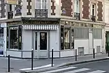 Boulangerie au numéro 19, inscrit aux monuments historiques (fin XIXe&nbsp;siècle).