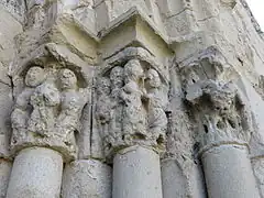 Détail de chapiteau de l'église.