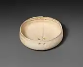 Bol en pierre, Syrie, probablement Bouqras, ca. fin du VIIIe&nbsp;millénaire&nbsp;av. J.-C..