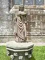 Statue dans l'enclos paroissial.