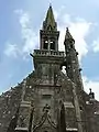 Le clocher et le portail ouest.