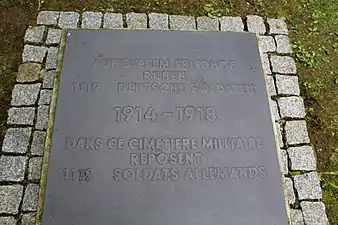 Dans ce cimetière militaire, reposent 1&nbsp;119&nbsp;soldats allemands.