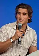 Brenton Thwaites incarne Richard « Dick » Grayson