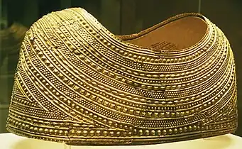 Salle 51. Gorgerin de Mold (Nord du pays de Galles, âge du bronze (première moitié du IIe millénaire av. J.-Chr.).