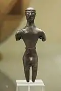 Figurine masculine en bronze. Crète, VIIIe&nbsp;siècle&nbsp;av. J.-C. British Museum.