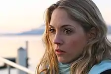 Brooke Nevin interprète Amanda.