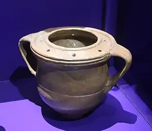 Brûle-parfum, mithréum de Dieburg, IIIe&nbsp;siècle. Museum Schloss Fechenbach.