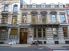 Le lycée Émile Max au no&nbsp;235.