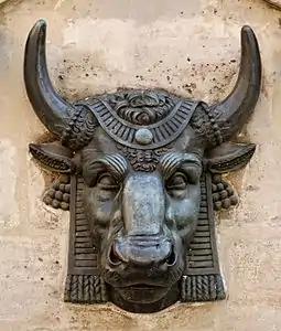Mascaron de tête de bœuf (1819), Paris, marché des Blancs-Manteaux.