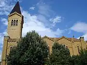 L'église Saint-Polycarpe située dans le village de Bully (Rhône)