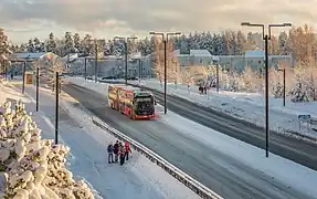 Bus runkolinja 570 sur la Valkoisenlähteentie