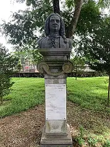 Monument à Mahé de la Bourbonnais à Pamplemousses.