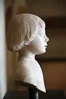 Buste de jeune garçon.