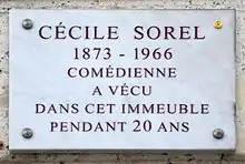No 7 : plaque commémorative pour Cécile Sorel.