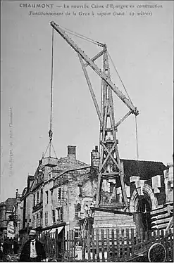 Grue utilisée sur le chantier de construction.