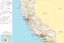 Carte affichant les axes routiers principaux en rouge, les grandes villes et caractéristiques physiques de l'État.