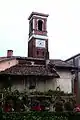 Sandigliano (Biella), petite maison, rare témoin du ricetto du XIVe siècle