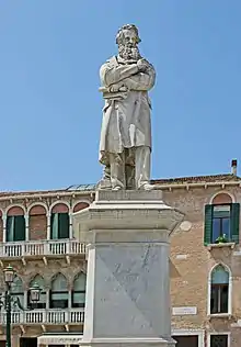 Statue de Niccolò Tommaseo.
