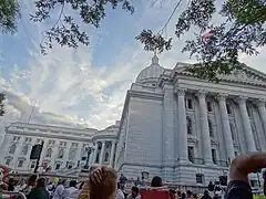 Côté est durant les Concerts on the Square&nbsp;(en)