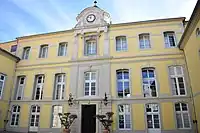 L'hôtel de la préfecture, ancien palais épiscopal, construit sous la mandature d'Armand Bazin de Bezons.