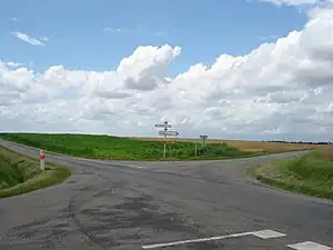 Le carrefour des routes départementales 3 et 95 en 2008.